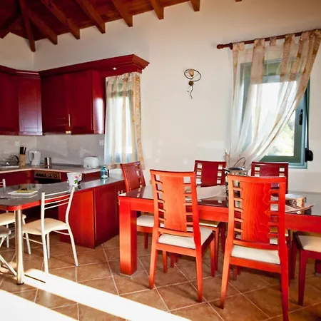 Aselinos Sleeps 6 With Pool Air Con And Wifi