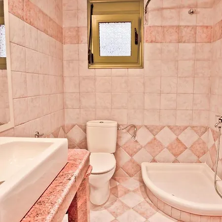 Aselinos Sleeps 6 With Pool Air Con And Wifi ترولو