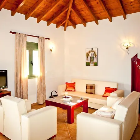 فيلة Aselinos Sleeps 6 With Pool Air Con And Wifi ترولو