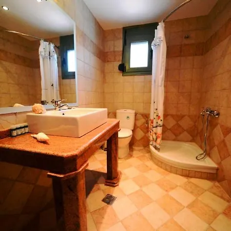 Aselinos Sleeps 6 With Pool Air Con And Wifi فيلة