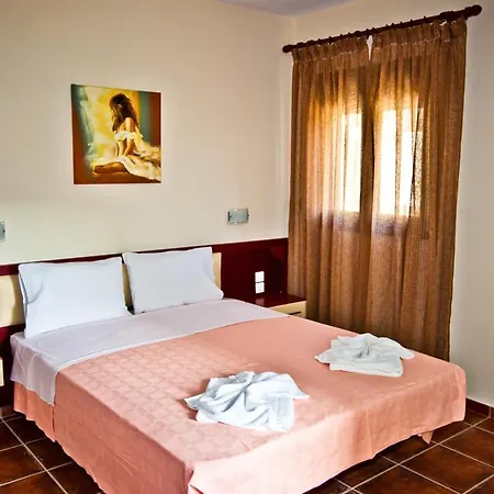 Aselinos Sleeps 6 With Pool Air Con And Wifi *